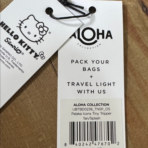 ALOHA Collection Hello Kitty Tiny Tripper - Picture 4 of 5